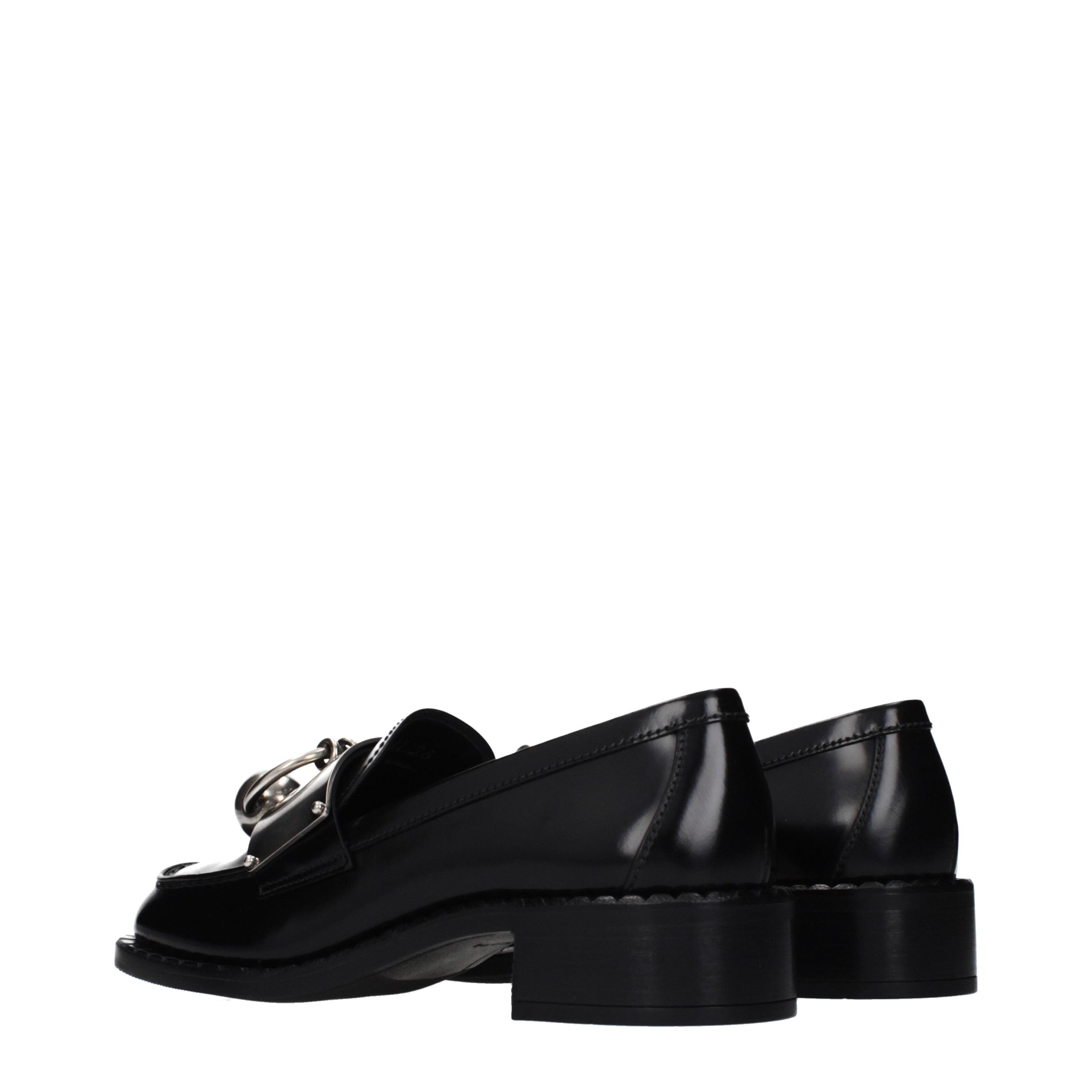 Mocassins en cuir noir Prada pour hommes, chaussons slip-on élégants et confortables, avec finition lisse et semelle en caoutchouc.