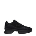 Chaussures basses en tissu noir Prada pour homme, sneakers décontractés avec design élégant et semelle blanche.