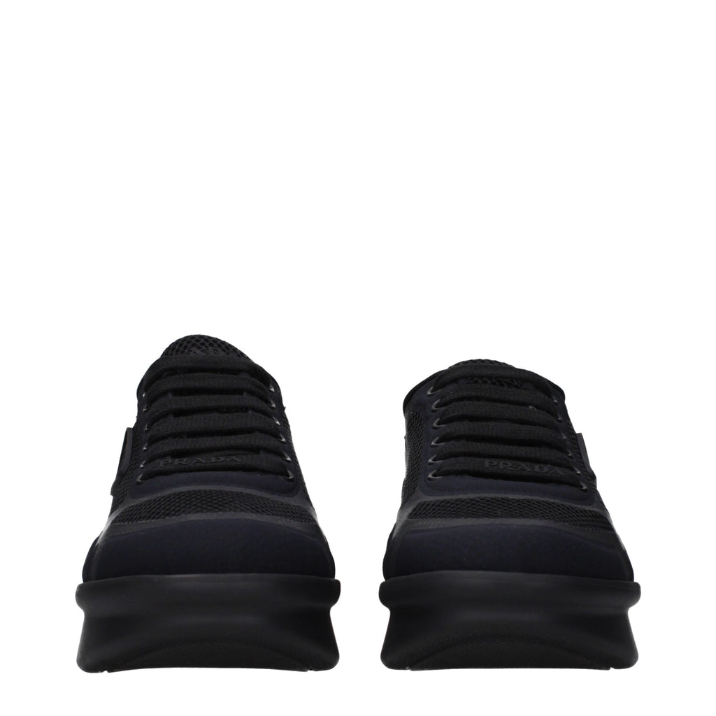 Chaussures basses Prada en tissu noir, baskets élégantes pour femmes ou hommes, vue de face avec détails en cuir.