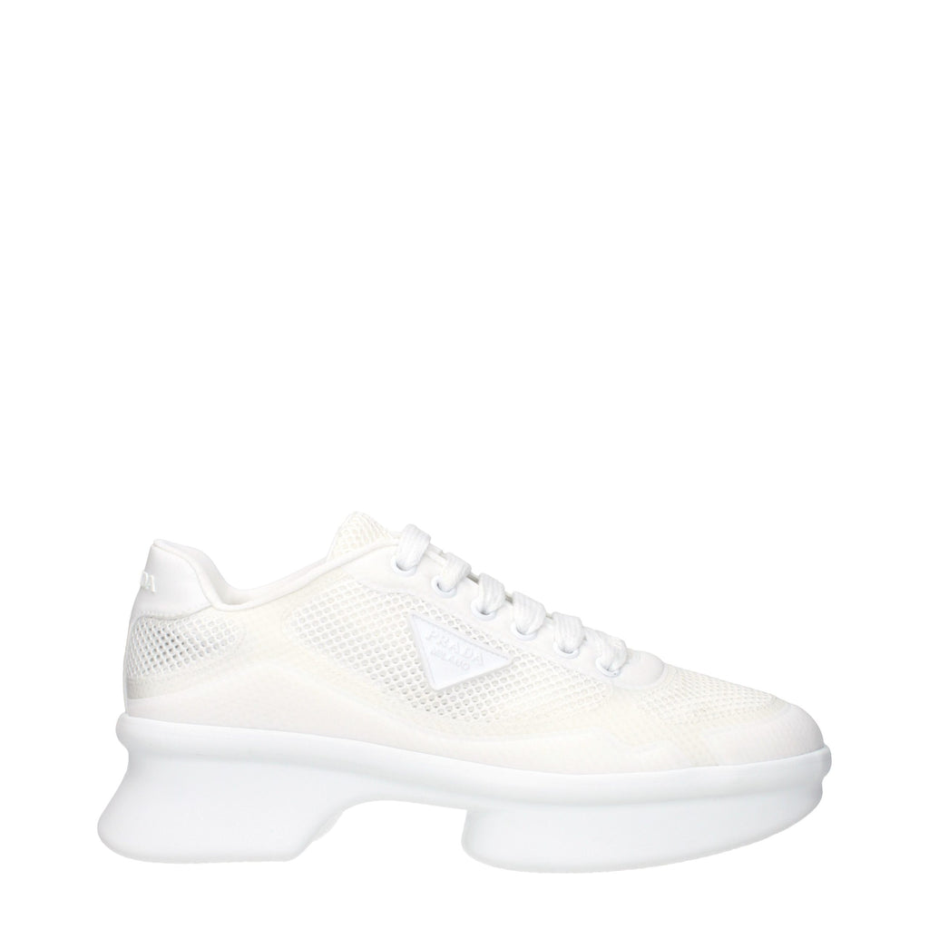 Sneakers basses en tissu blanc Prada, chaussures de sport décontractées pour homme ou femme, vue de face.