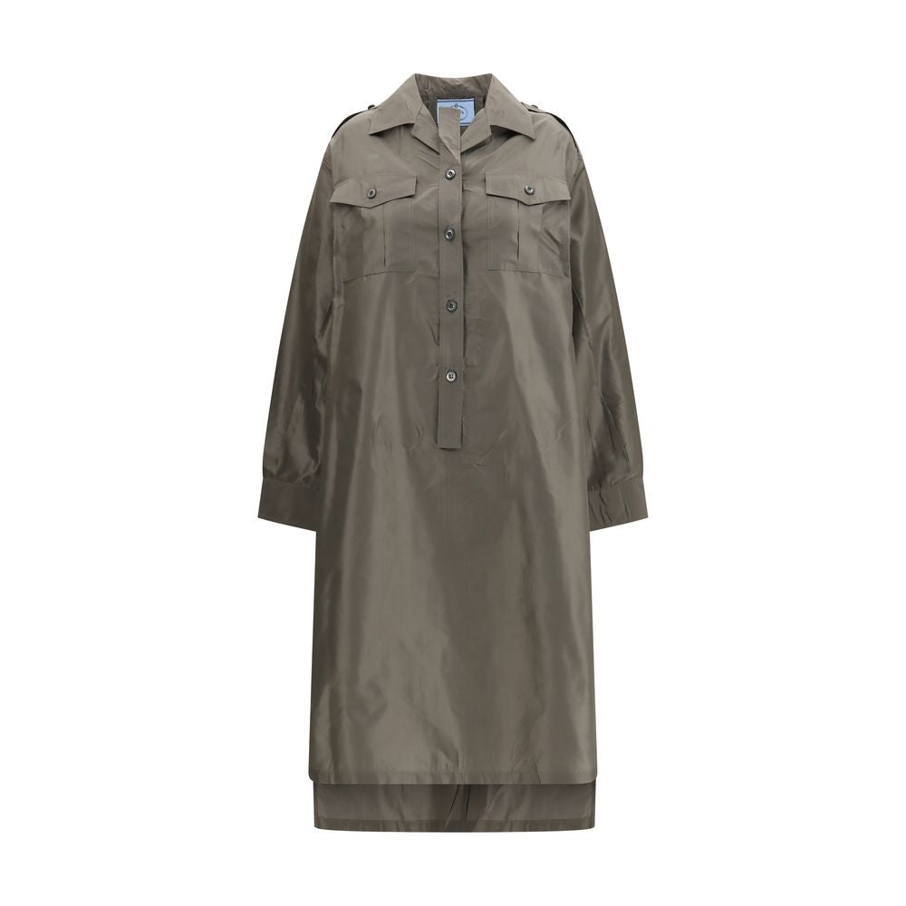 Robe décontractée en soie bicolore Prada, avec coupe élégante et détails sophistiqués, vue de face sur un fond neutre.