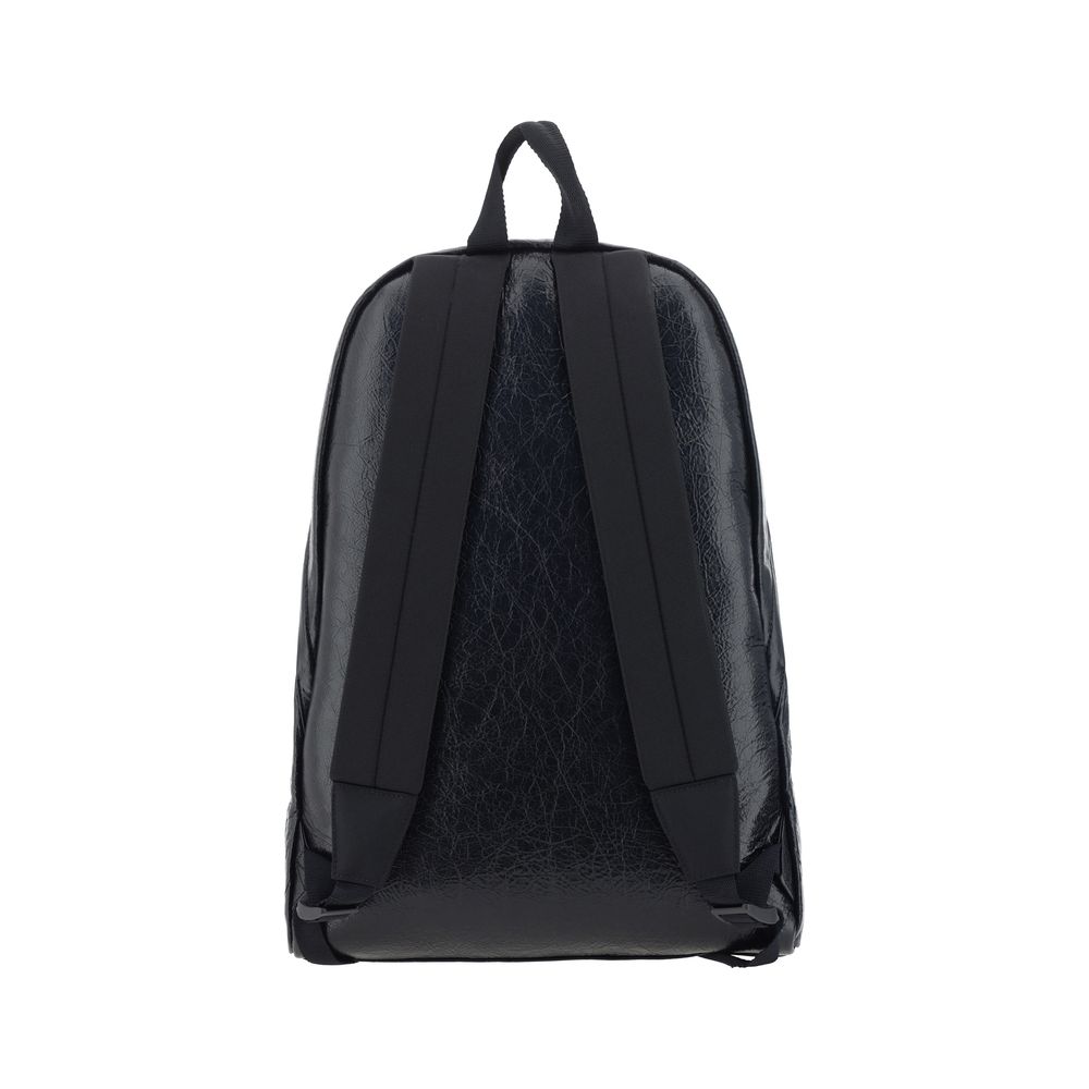 Sac à dos Balenciaga en cuir d'agneau noir Ovis Aries, avec design moderne et détails élégants visible sur l'image.