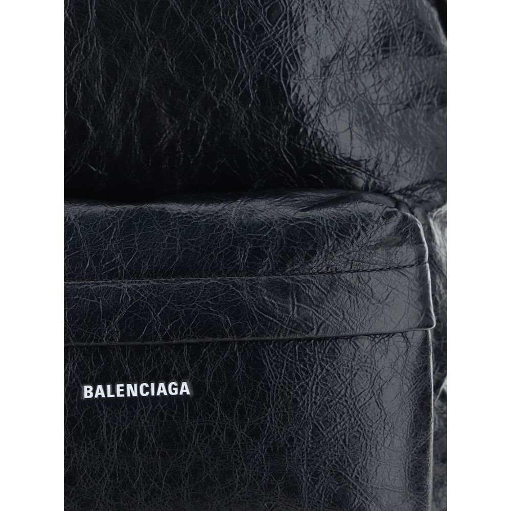 Sac à dos Balenciaga en cuir noir lamb, finition Ovis Aries, avec détails sophistiqués et design moderne.
