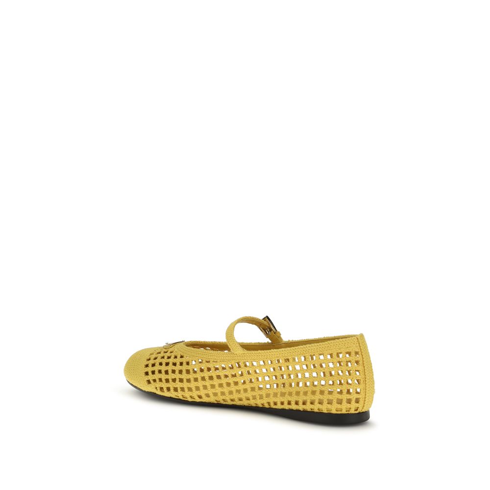 Chaussures ballerines en coton bicolores Prada, élégantes et confortables, avec finition soignée et design moderne.