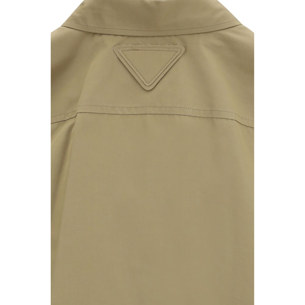 Chemise en coton beige Prada pour homme, vue de face, avec col classique et boutons élégants.