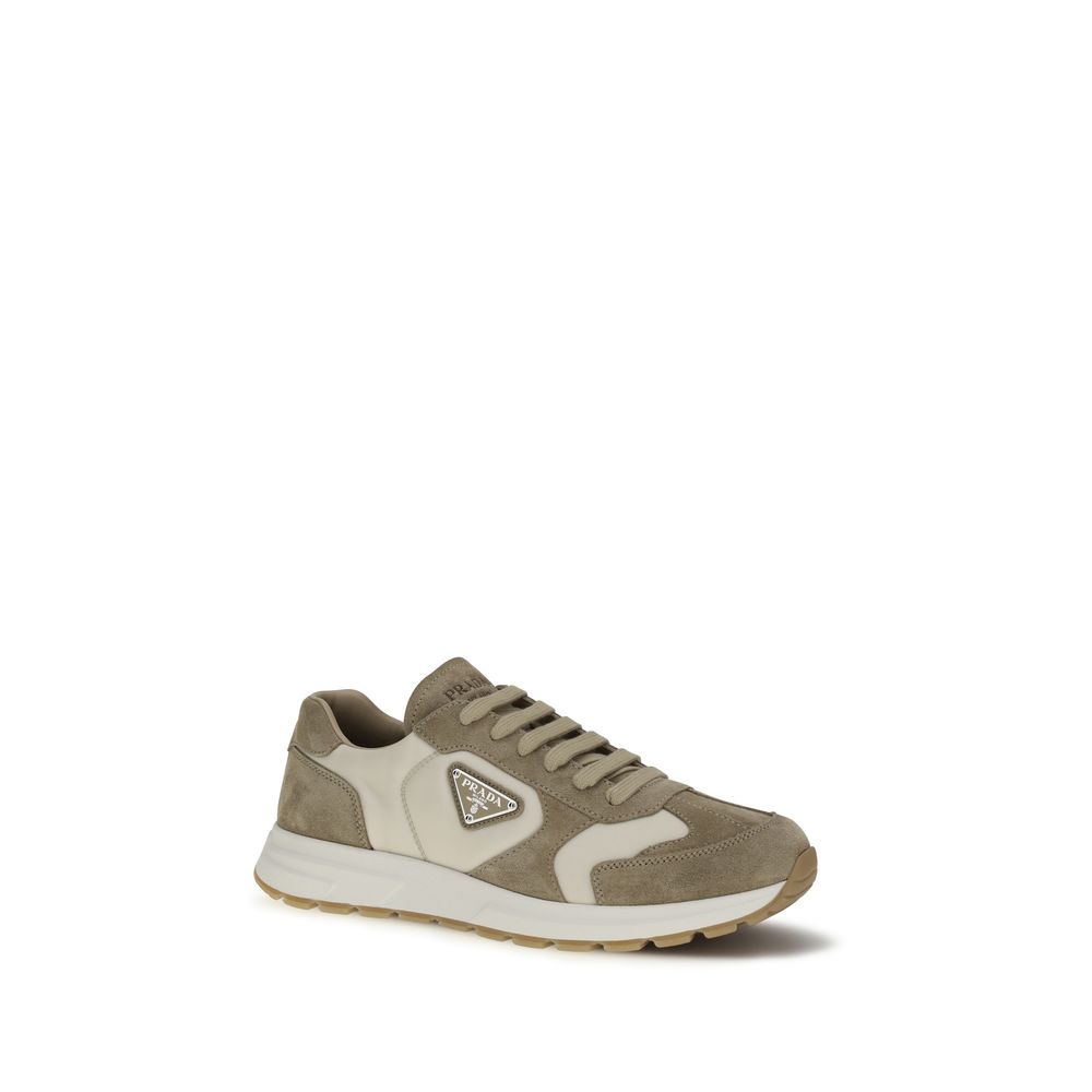 Chaussures Prada Bos Taurus en cuir de veau beige, baskets athlétiques élégantes avec détails sophistiqués.