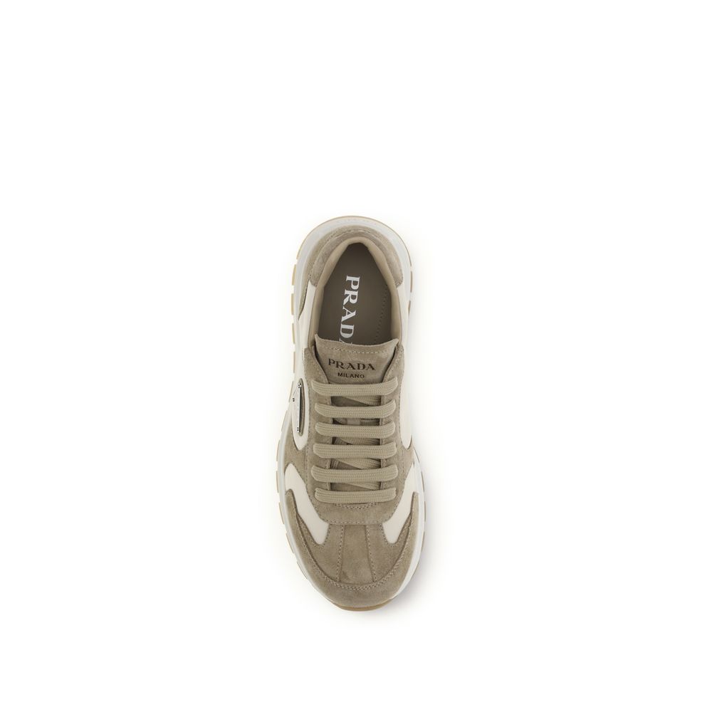 Chaussures de sport Prada Bos Taurus en cuir de veau beige, baskets athlétiques élégantes et confortables.