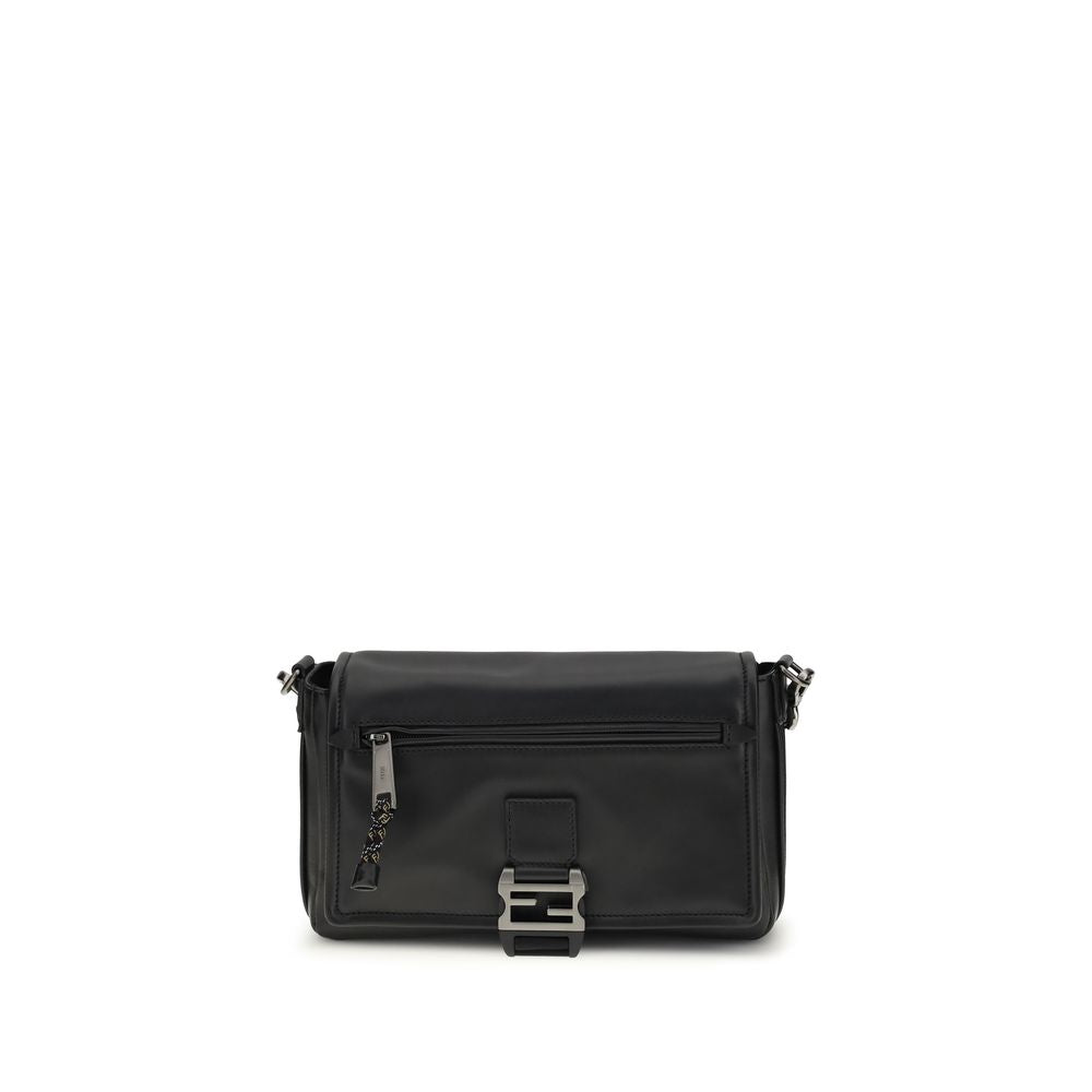 Sac à épaule Fendi Bos Taurus en cuir de veau noir, élégant et sophistiqué, avec détails de haute qualité.