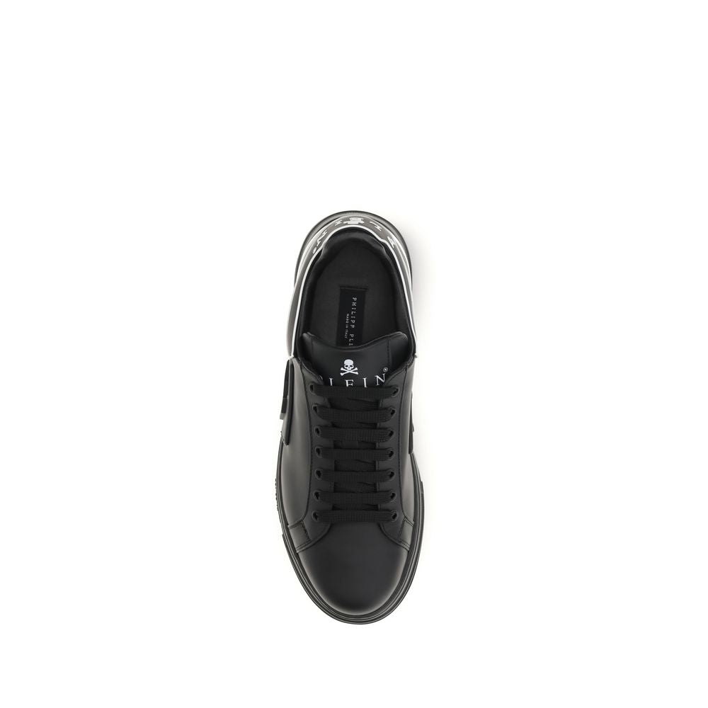 Chaussures basses en cuir de veau noir Philipp Plein Bos Taurus, sneakers décontractés avec design élégant.