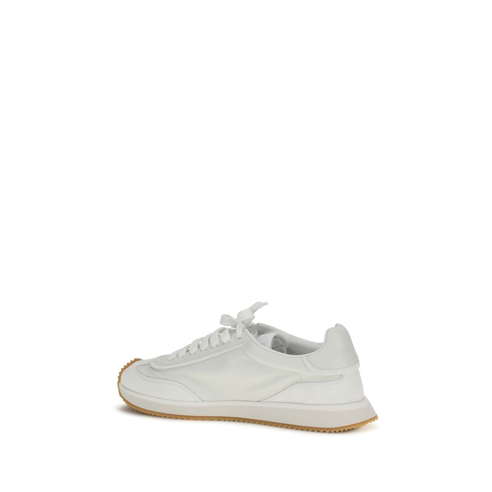 Sneakers athlétiques en cuir de veau blanc Bos Taurus de Dolce & Gabbana, chaussures sport élégantes et confortables.