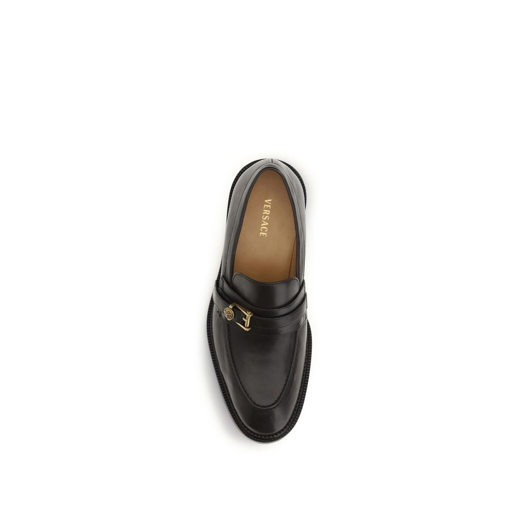 Chaussures slip-on en cuir de veau noir Bos Taurus de Versace, mocassins élégants avec logo distinctif.