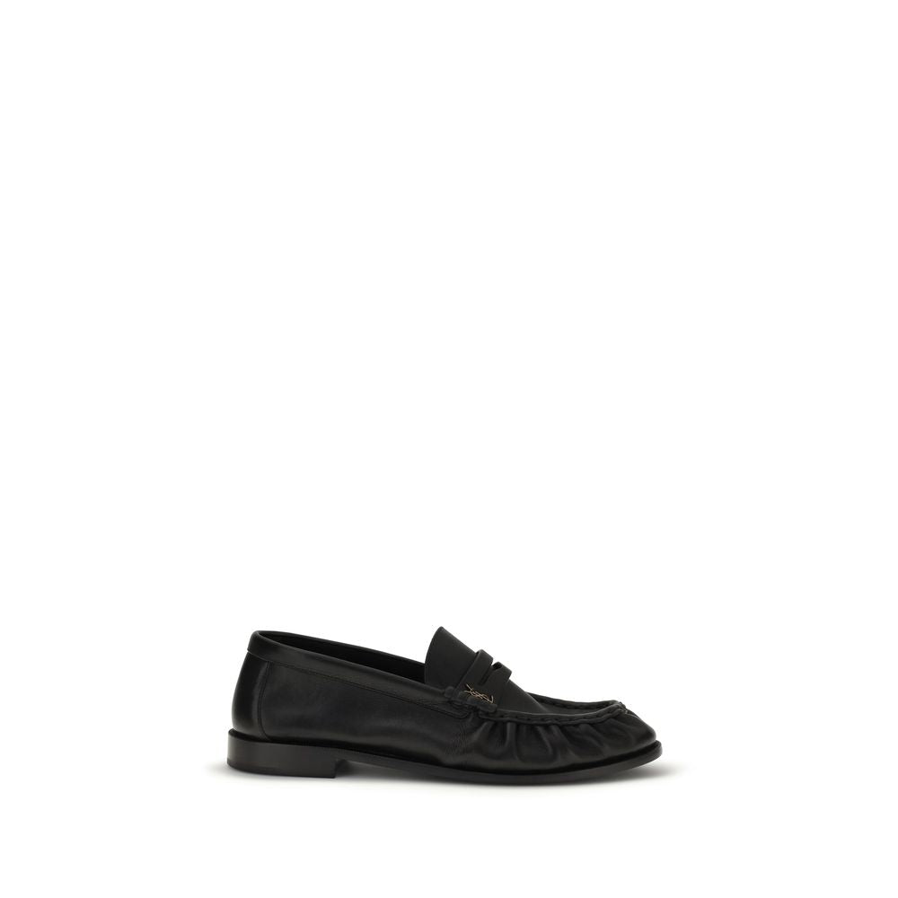 Mocassins Saint Laurent en cuir de veau noir Bos Taurus, slip-on élégants avec finition lisse et semelle en cuir.