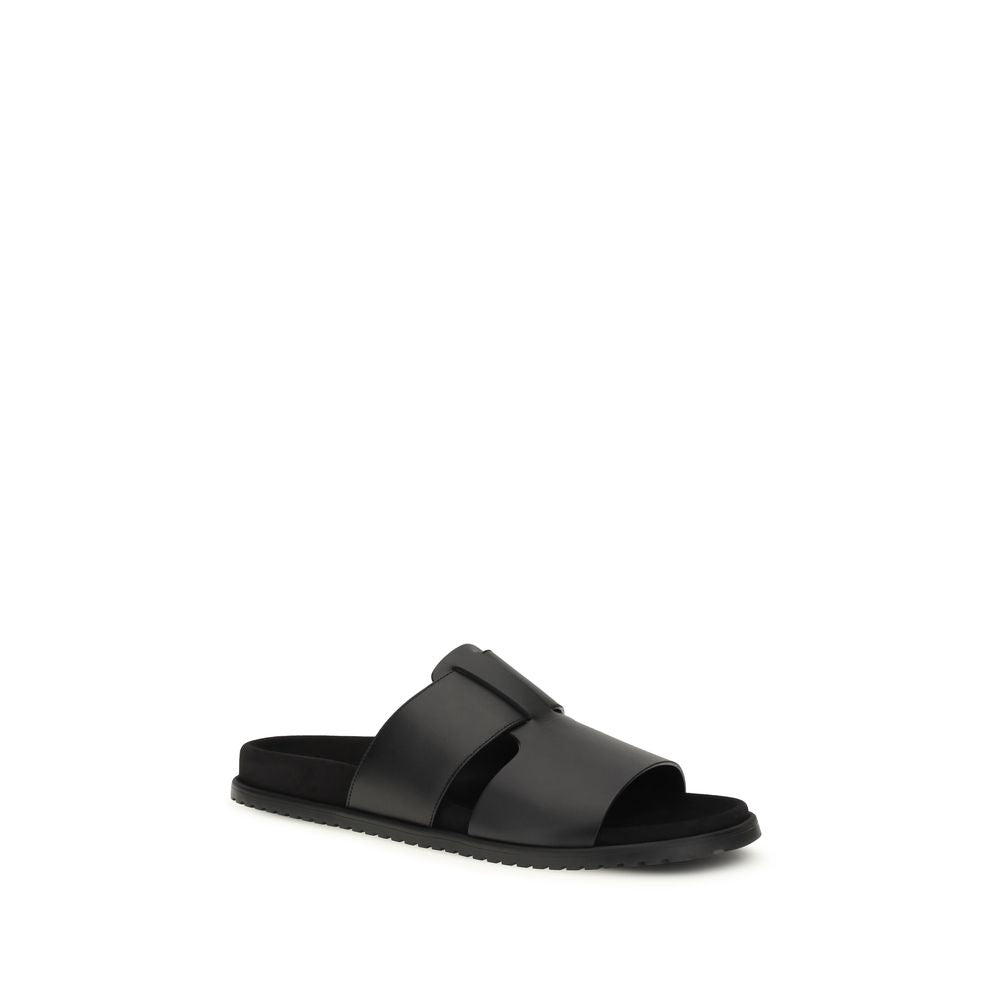 Sandales Bos Taurus en cuir de veau noir de Dolce & Gabbana, élégantes et sophistiquées, avec design en cuir noir.