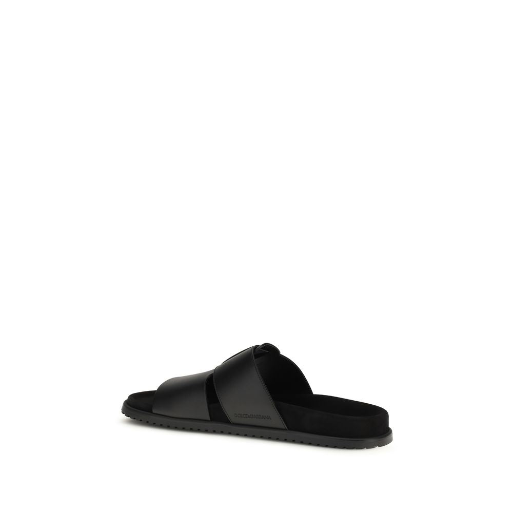Sandales Bos Taurus en cuir de veau noir de Dolce & Gabbana, style élégant et sophistiqué pour femmes.