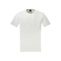 T-shirt blanc en coton pour homme de la marque Hugo Boss, coupe classique, porté sur un mannequin.