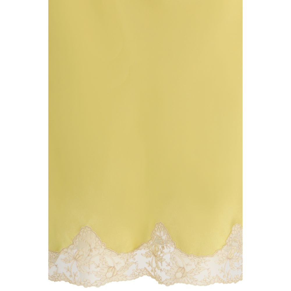 Jupe midi en soie bicolore de Saint Laurent, coupe élégante avec motif fluide, portée chic et sophistiquée.