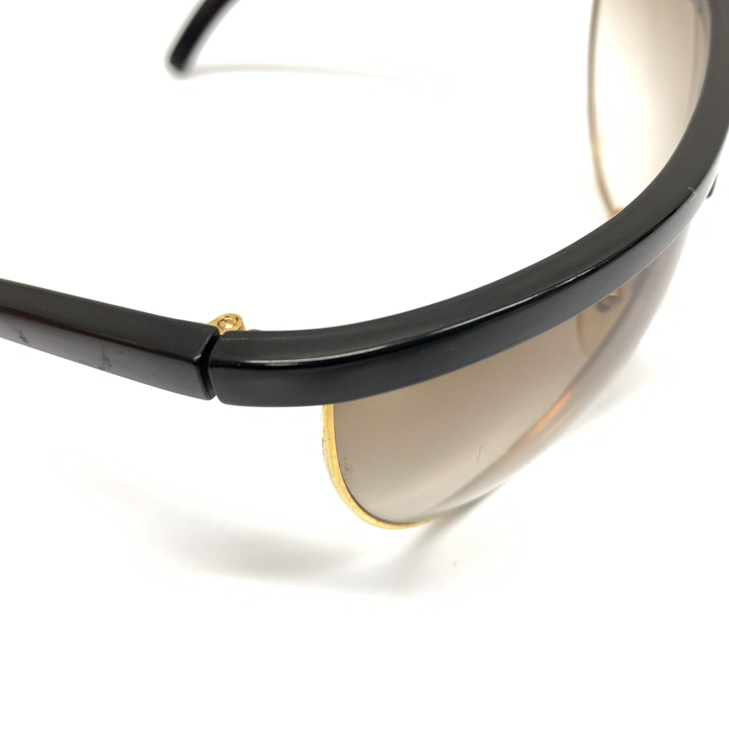 Lunettes de soleil sport polarisées Versace Versache avec monture élégante et verres protecteurs, pour un style sportif et sophistiqué.