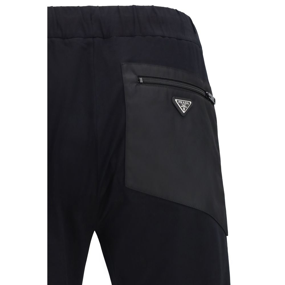 Pantalon de sport en nylon noir Prada pour hommes, coupe décontractée et élégante, idéal pour l’activité physique et le style décontracté.