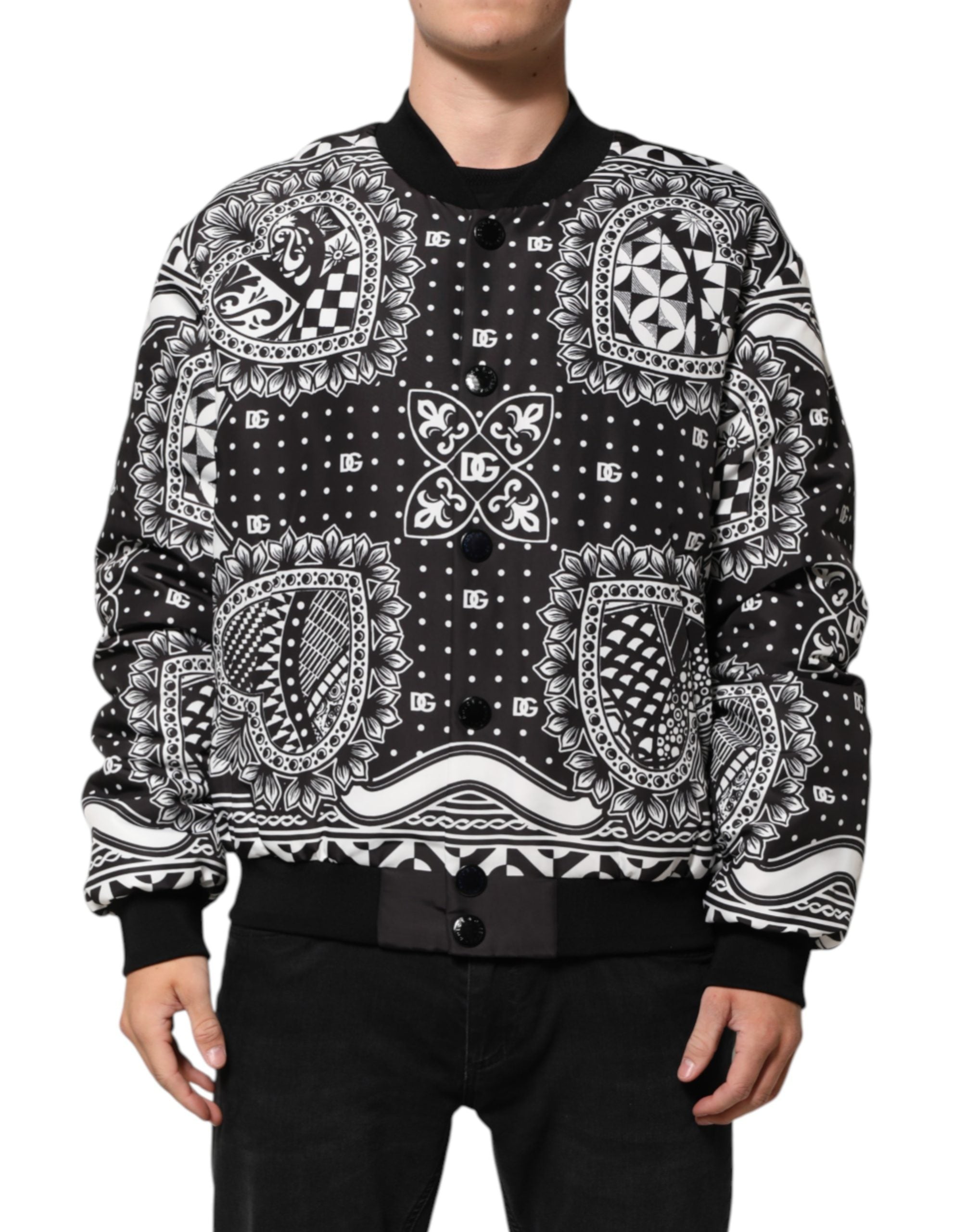 Veste bomber homme Dolce & Gabbana en noir et blanc avec imprimé bandana, style moderne et tendance.