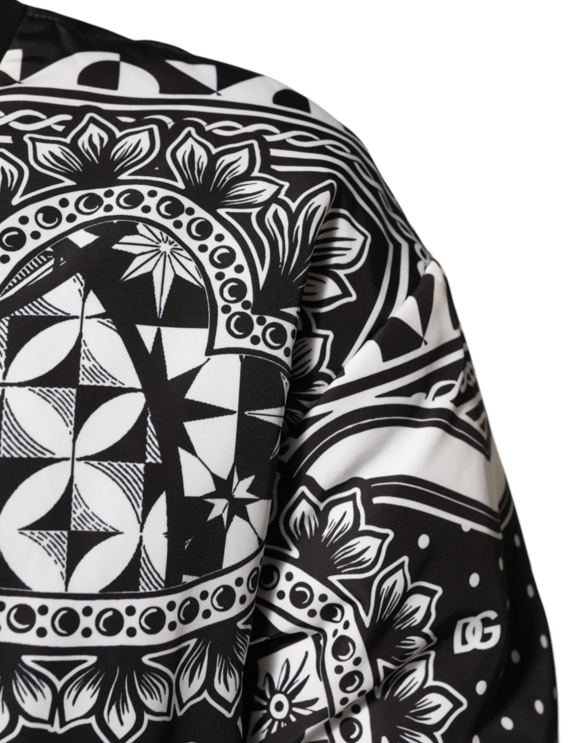 Veste bomber homme Dolce & Gabbana avec motif bandana noir et blanc, style décontracté et tendance.