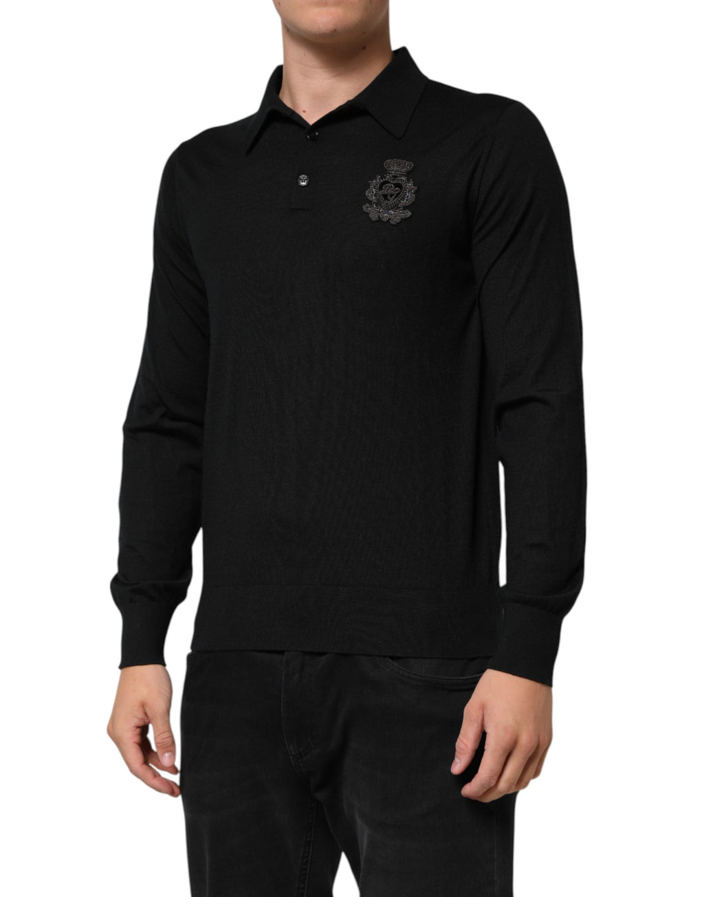 Pull homme Dolce & Gabbana noir avec logo en crested à manches longues, style élégant et moderne.