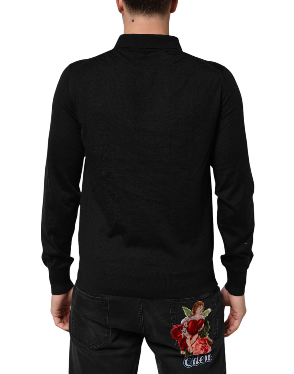 Pull homme Dolce & Gabbana noir avec logo en croix sur la poitrine, manches longues et col rond, élégant et confortable.