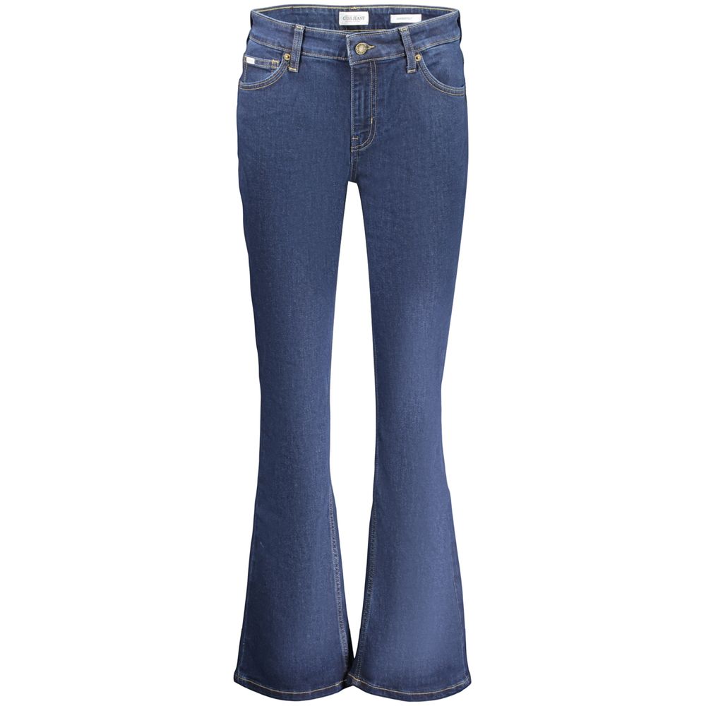 Jeans pour femmes Guess Jeans en coton bleu, coupe classique et style décontracté, visible sur l'image.
