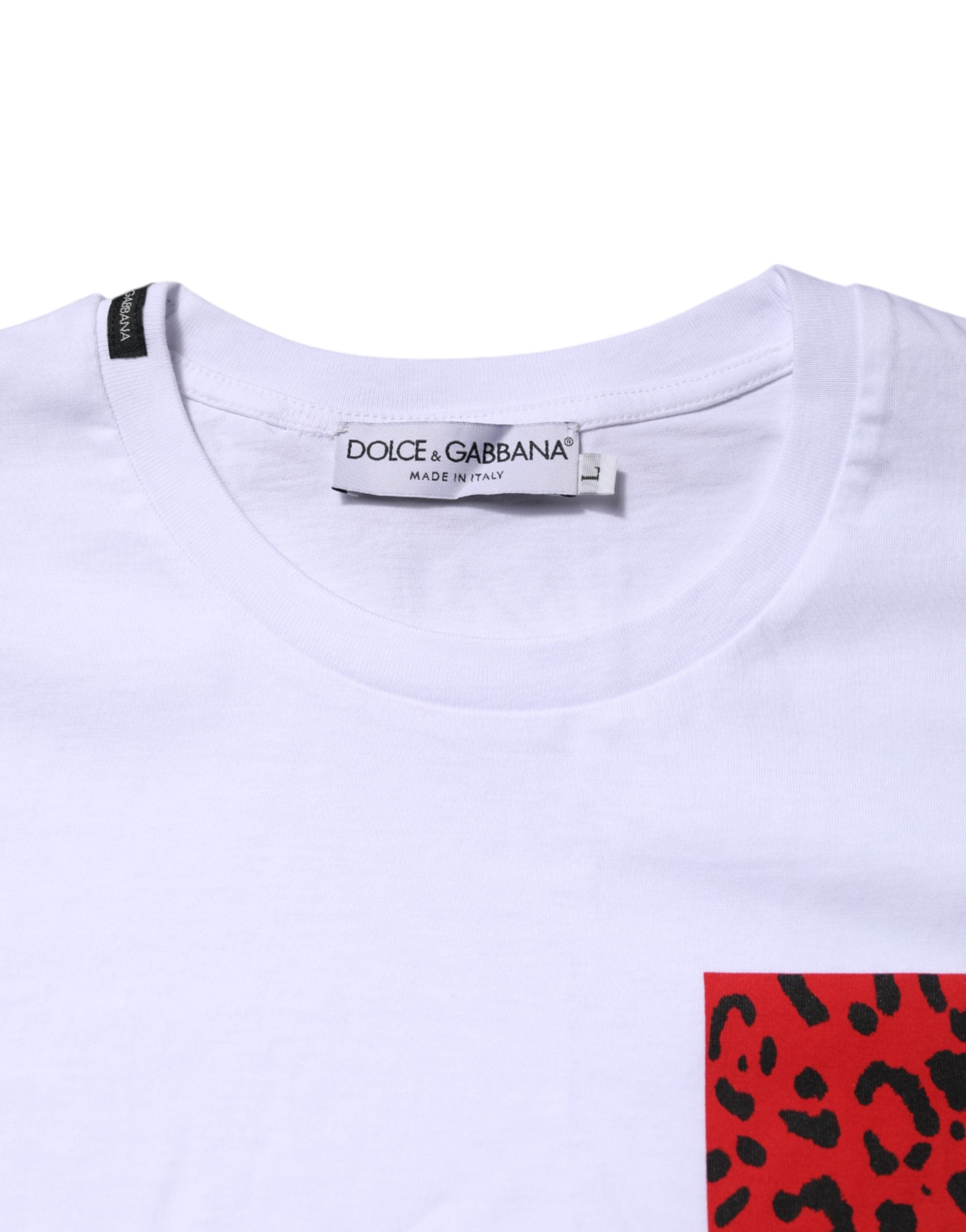 T-shirt blanc en coton avec motif léopard, col rond, par Dolce & Gabbana, vue de face.