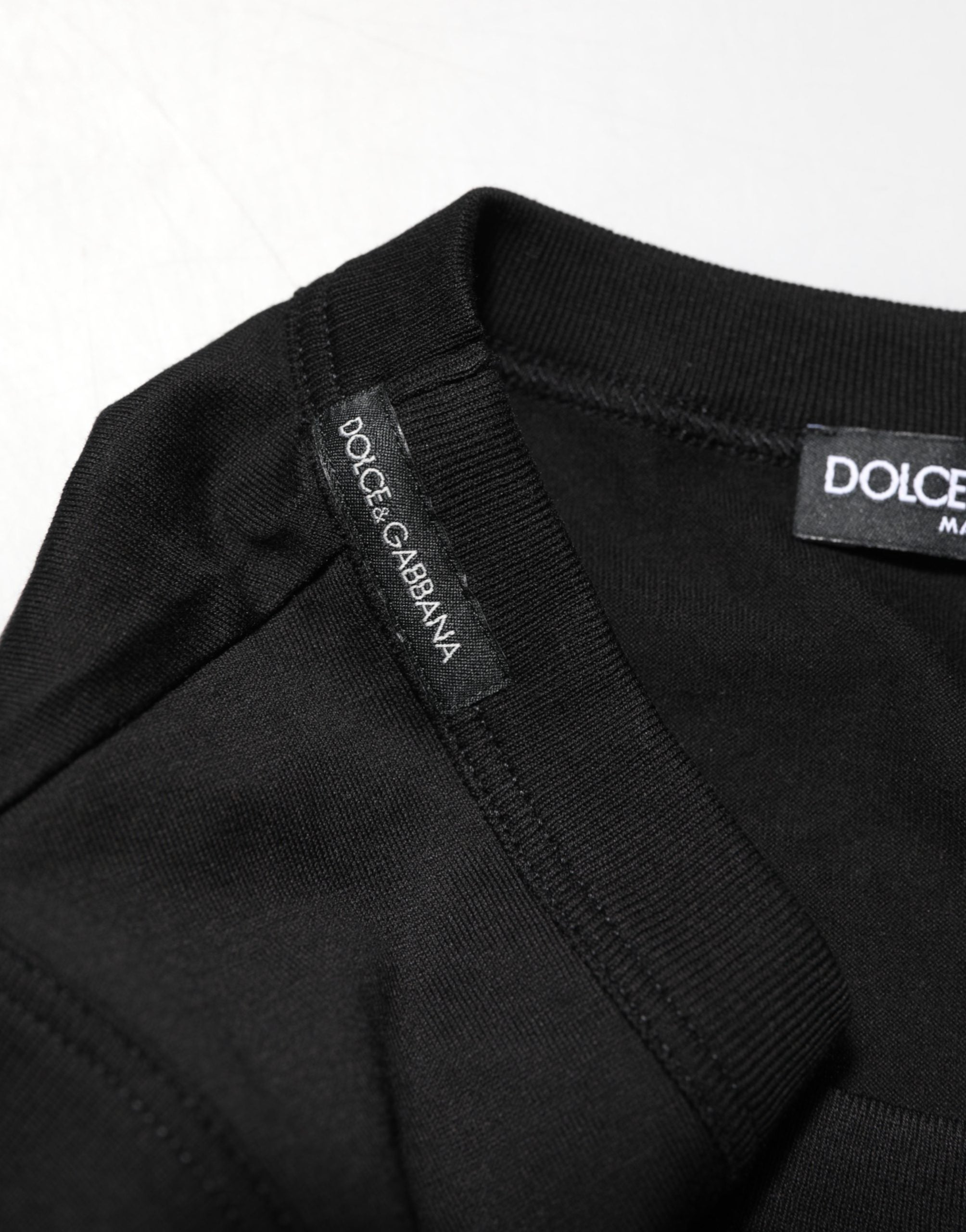 T-shirt sans manches en coton noir de Dolce & Gabbana pour homme, vue de face, détails du col et texture du tissu visible.