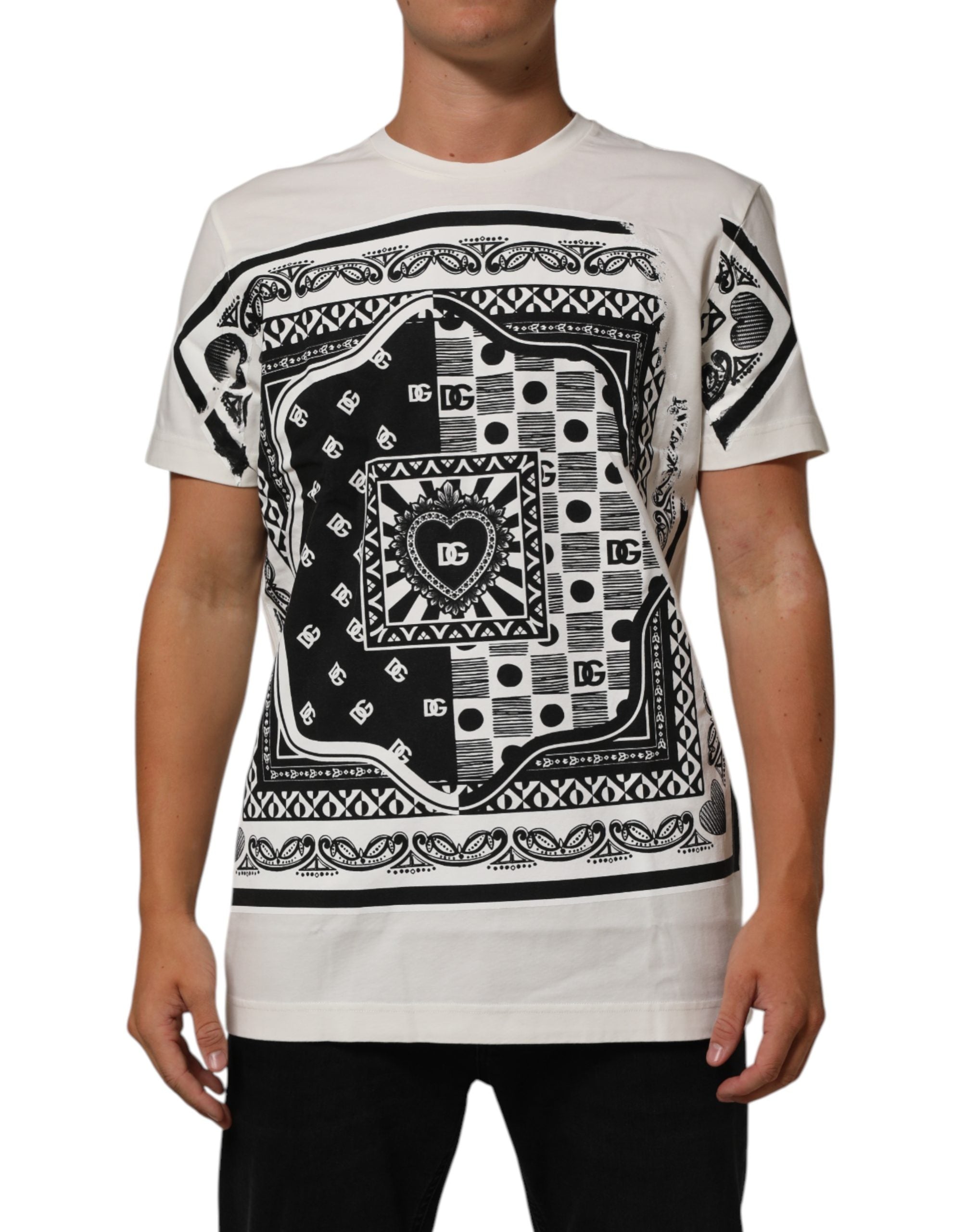 T-shirt blanc à col rond Dolce & Gabbana avec imprimé bandana en coton, mode élégante et décontractée.