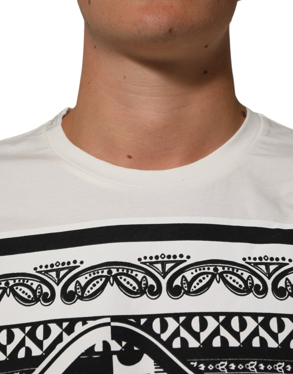T-shirt à col rond blanc Dolce & Gabbana en coton avec motif bandana, vue de face.