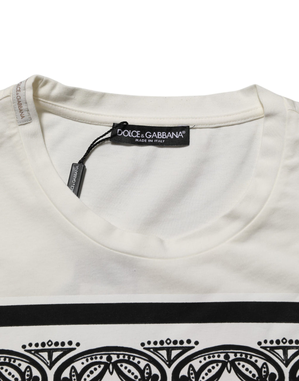 T-shirt blanc Dolce & Gabbana en coton avec motif bandana, col ras du cou, vue de face.