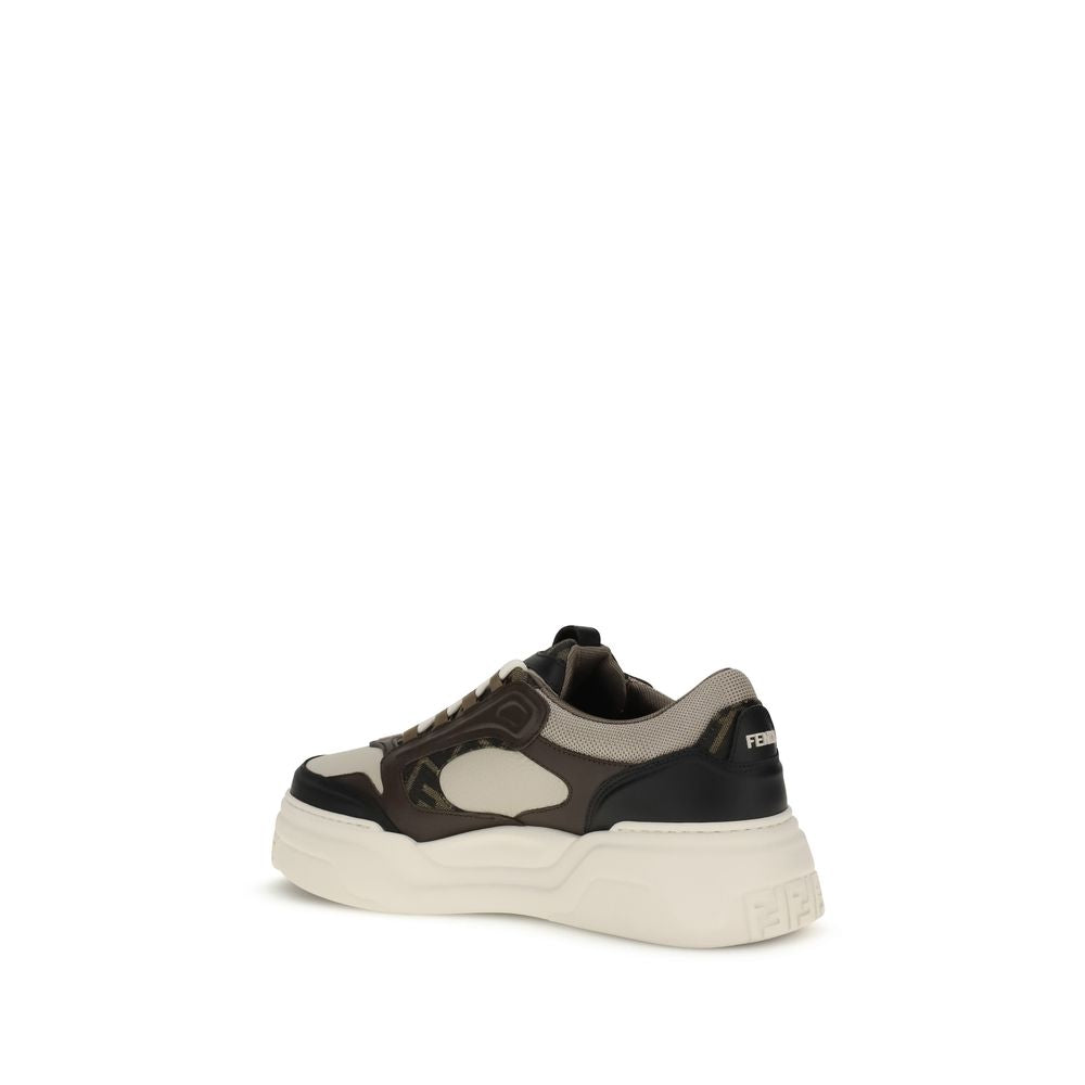Sneakers noires Fendi Bos Taurus en cuir de veau avec semelle épaisse et détails modernes, vue de face sur fond neutre.