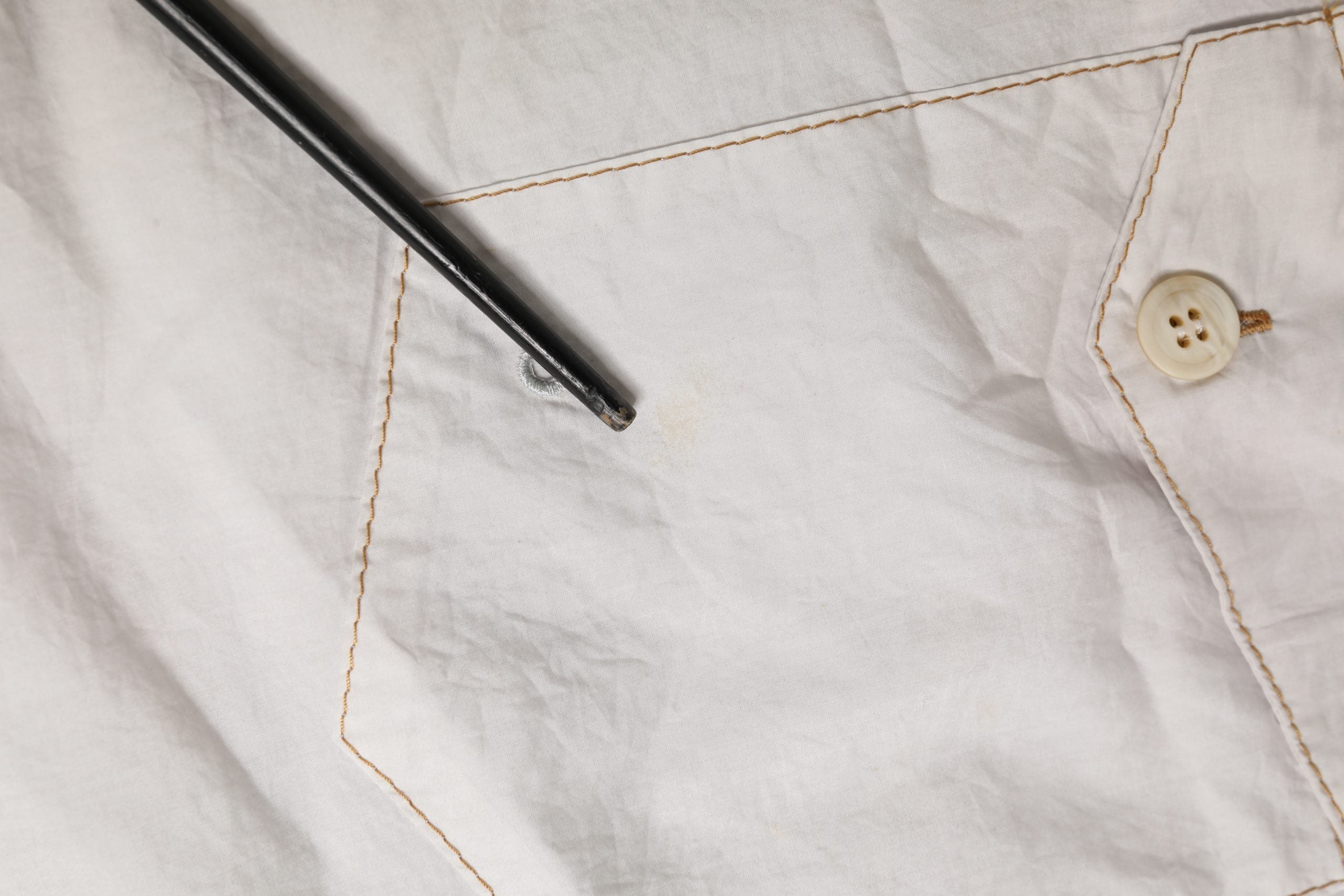 Shorts bermuda en coton blanc Dolce & Gabbana, taille mi-haute, style décontracté pour homme, vue de face.