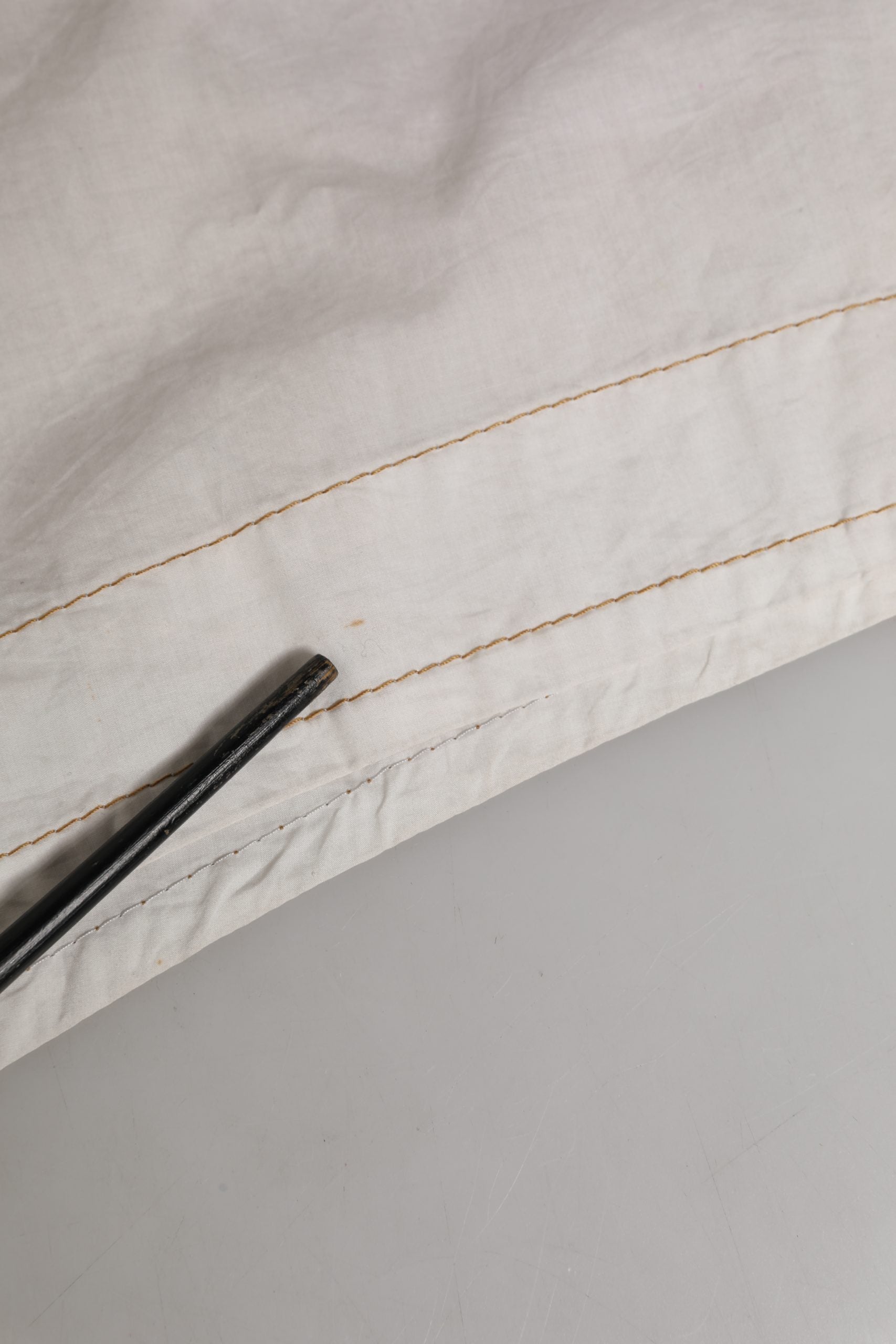 Shorts bermuda en coton blanc Dolce & Gabbana, taille moyenne, style décontracté et élégant pour homme.