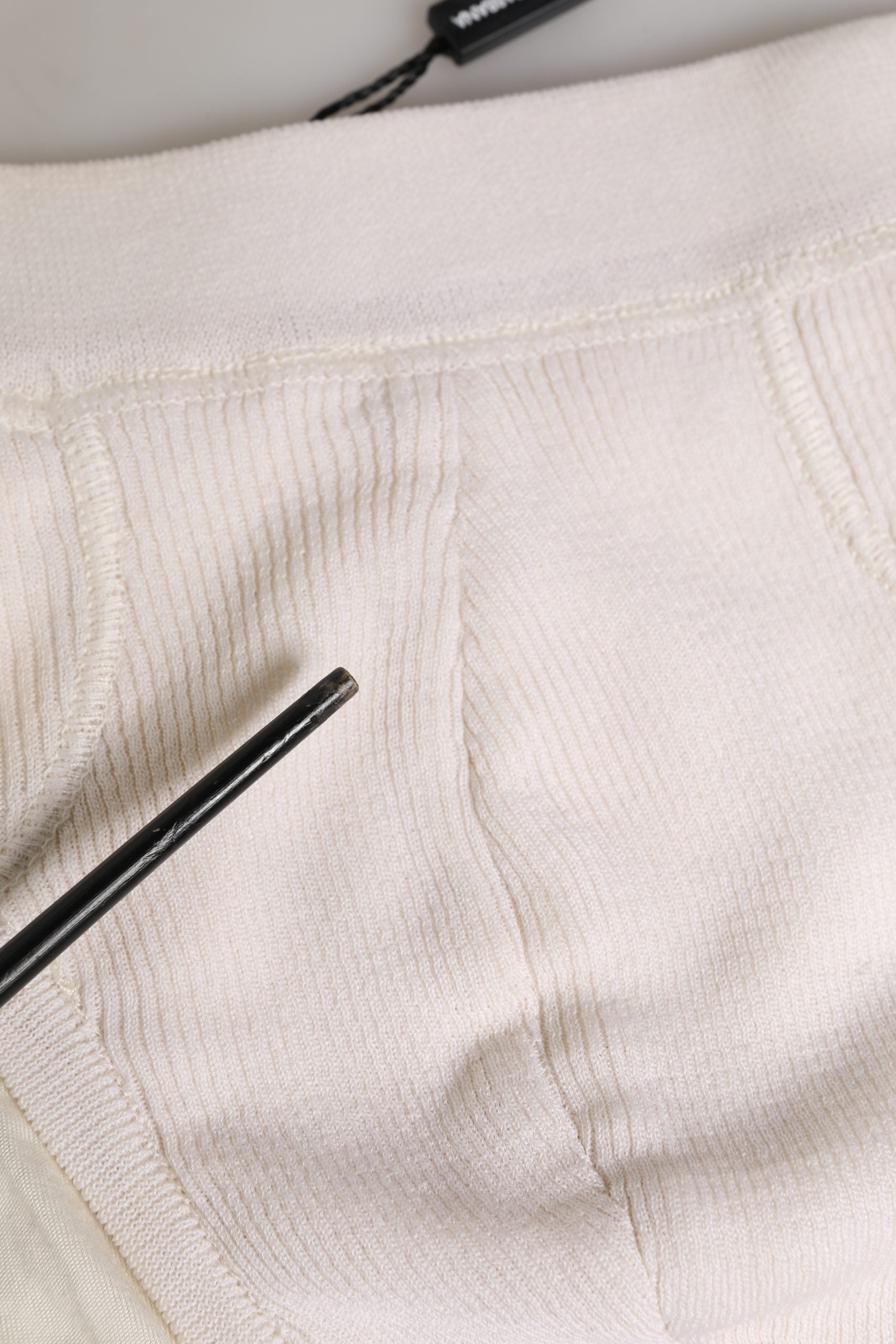 Sous-vêtements hommes Dolce & Gabbana en soie blanche avec logo, slip briefs élégants et confortables.
