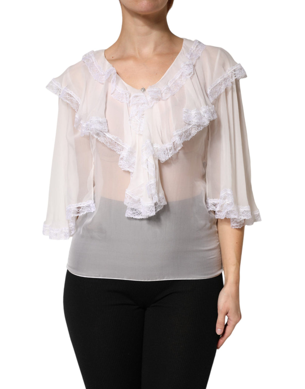 Blouse blanche Dolce & Gabbana à manches longues avec dentelle, volants et détails élégants, vue de face.