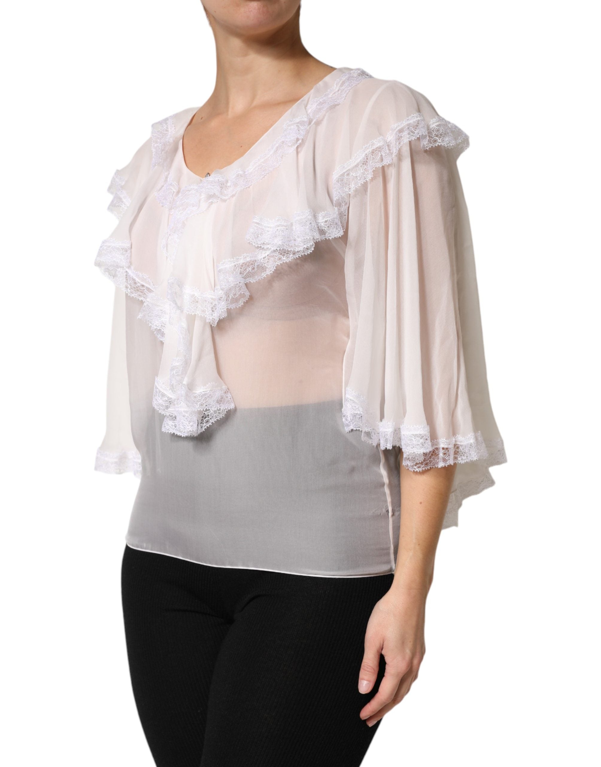 Blouse blanche Dolce & Gabbana à manches longues avec broderie en dentelle et volant, élégante et féminine.