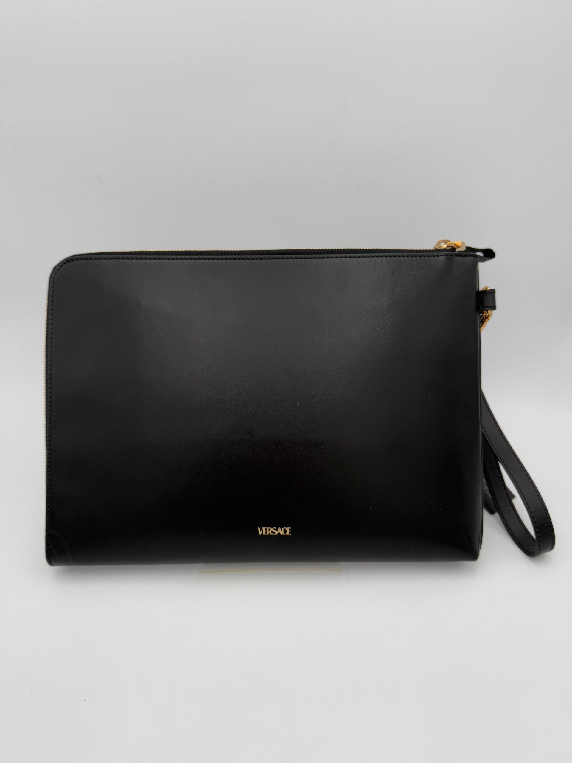 Sac clutch en cuir signature Versace VERSACE LA MEDUSA avec logo en or et détails sophistiqués, pour un look élégant.
