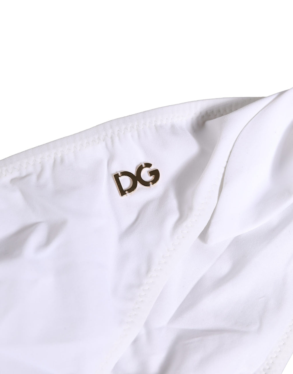Maillot de bain Dolce & Gabbana en nylon blanc avec plaque logo DG, style bikini pour femme.