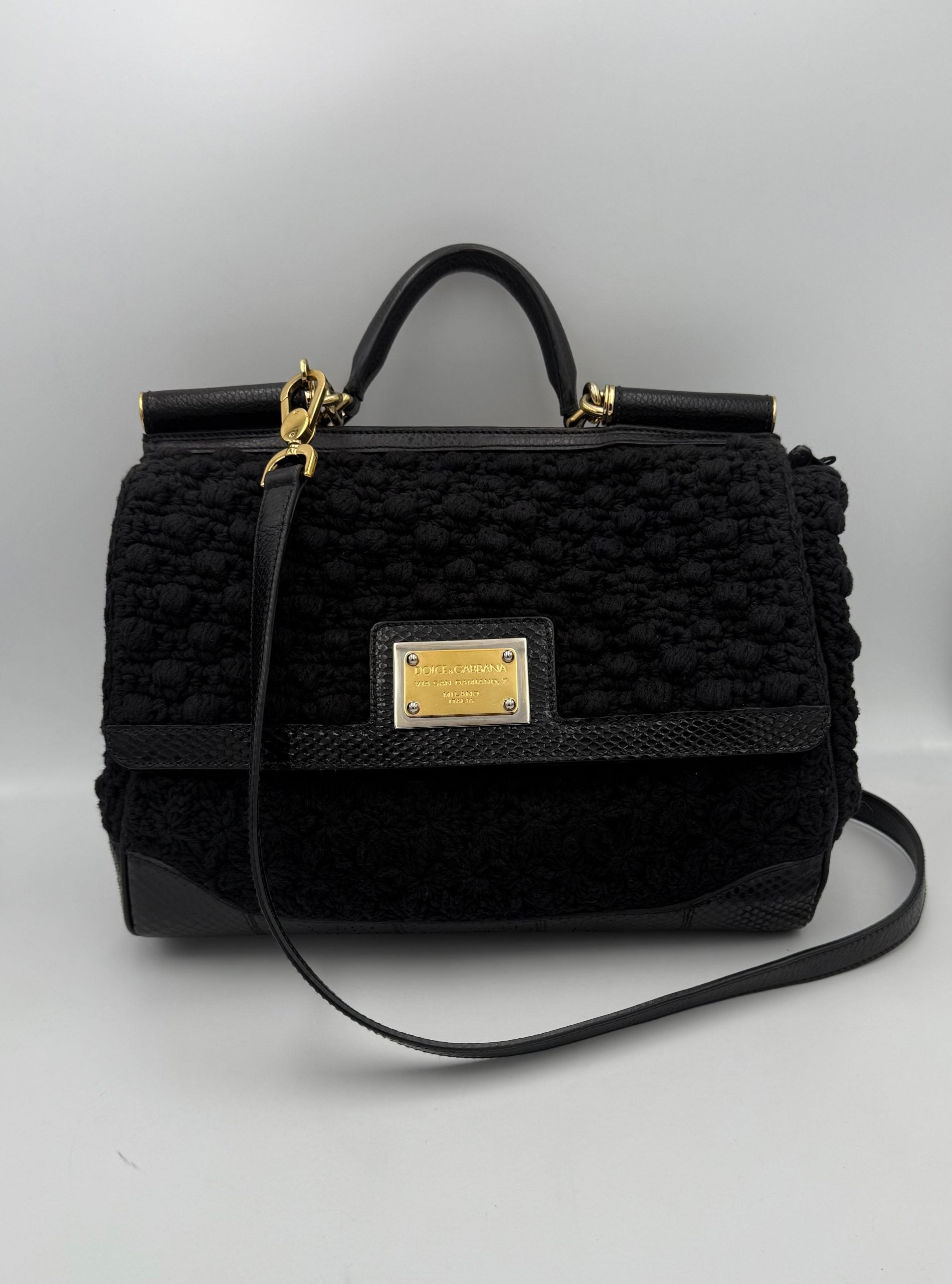 Sac à main Dolce & Gabbana Sicily en python et macramé, avec détails élégants et finition sophistiquée.