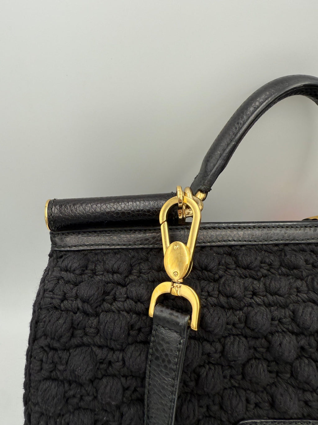 Sac à main Dolce & Gabbana Sicily en python et macramé, avec détails élégants et design sophistiqué.