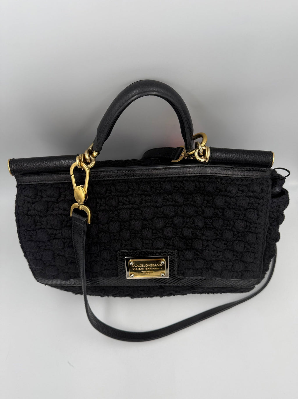 Sac à main Dolce & Gabbana Sicily en python et macramé, avec détails élégants et motifs sophistiqués.