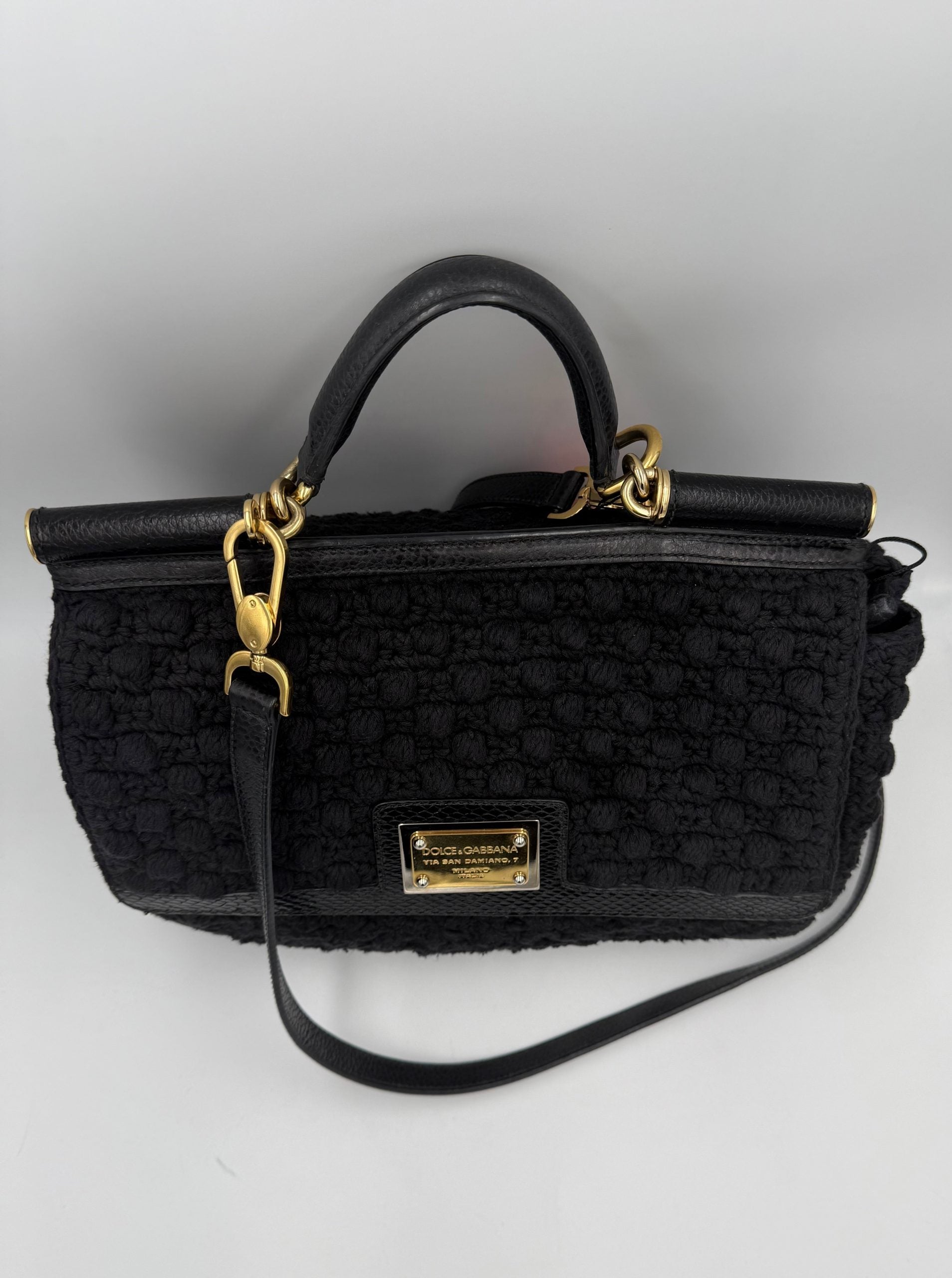 Sac à main Dolce & Gabbana Sicily en python et macramé, avec détails élégants et motifs sophistiqués.