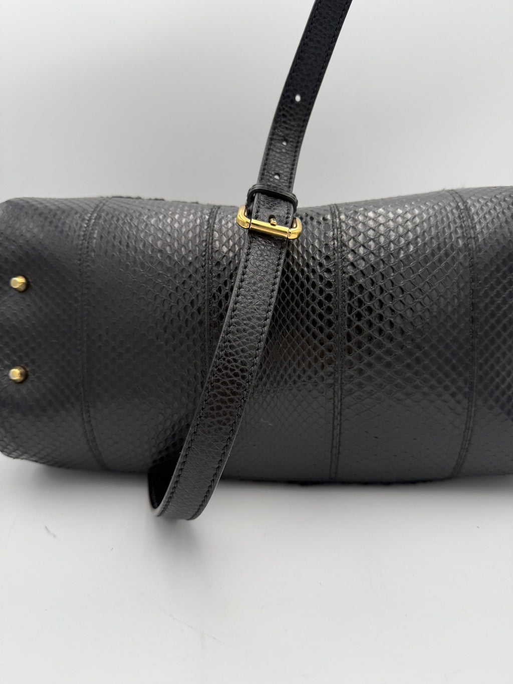 Sac à main Dolce & Gabbana Sicily en python et macramé, avec détails élégants et design sophistiqué.