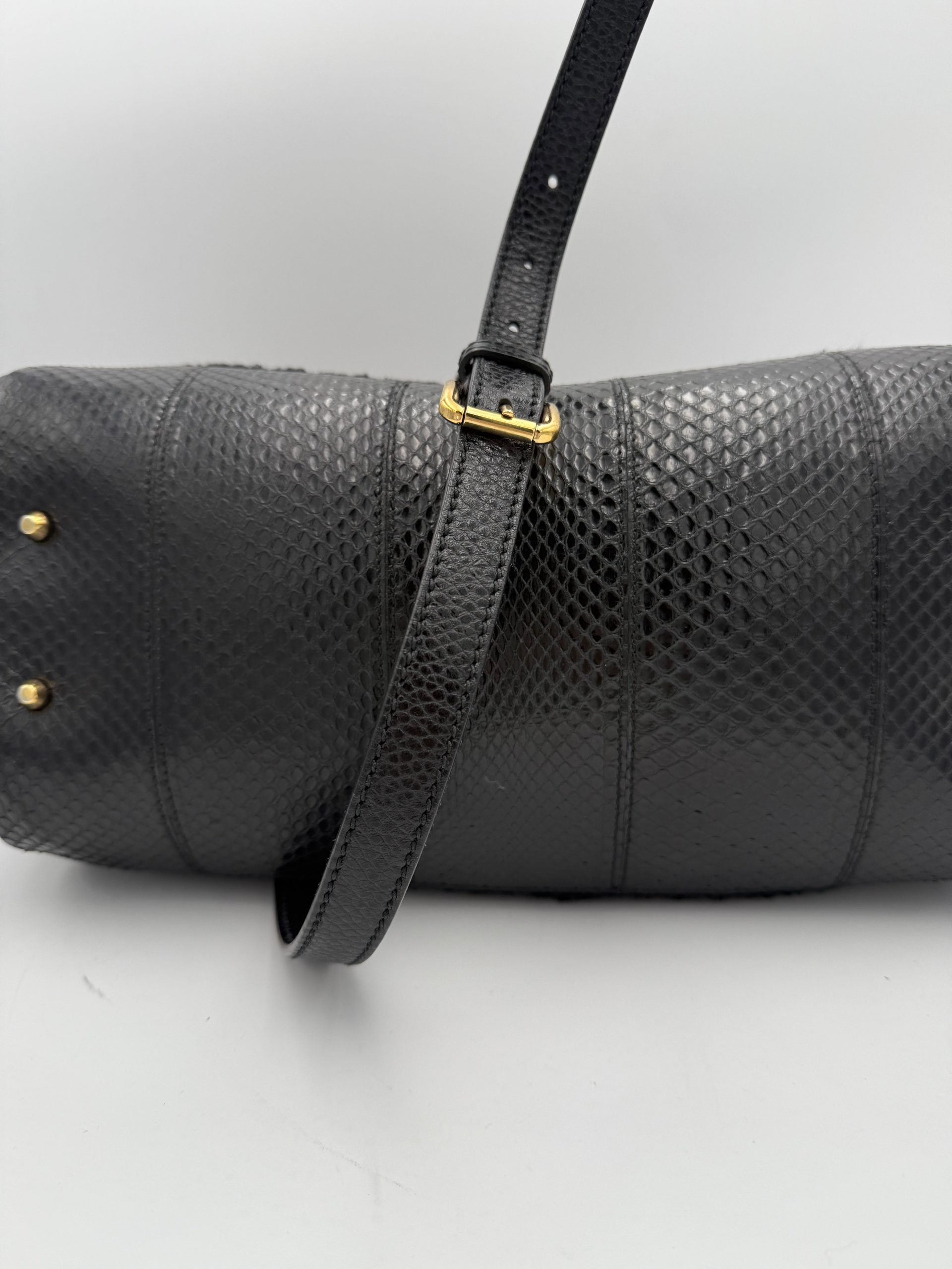 Sac à main Dolce & Gabbana Sicily en python et macramé, avec détails élégants et design sophistiqué.