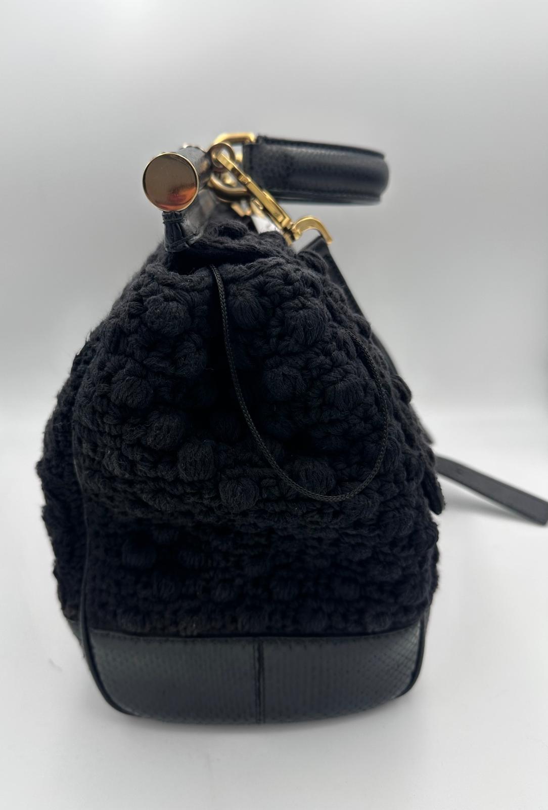 Sac à main Dolce & Gabbana Sicily en python et macramé, avec design élégant et détails sophistiqués.