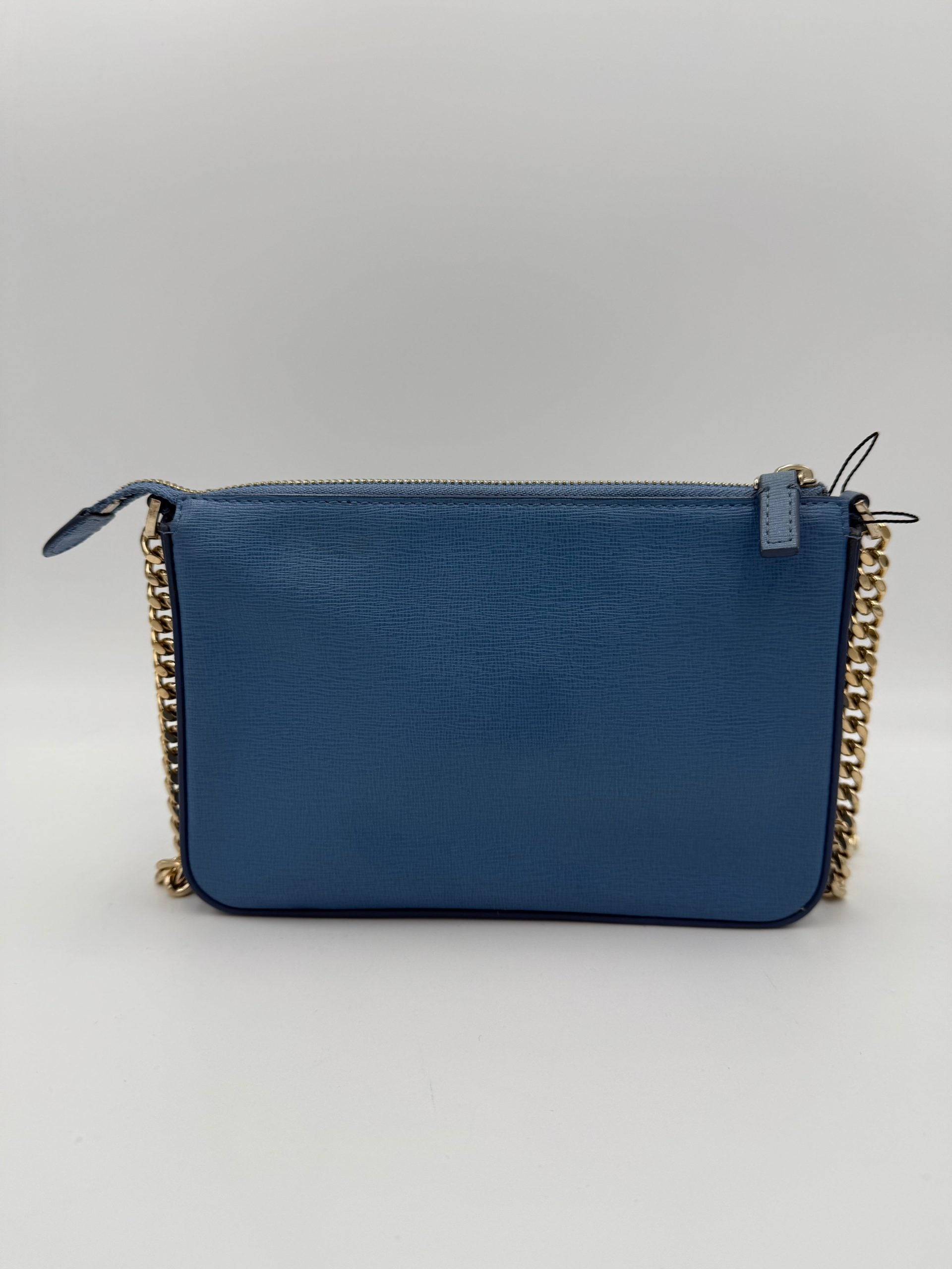 Sac à épaule en cuir Versace La Medusa, orné du logo emblématique Medusa, avec détails luxueux et design élégant.