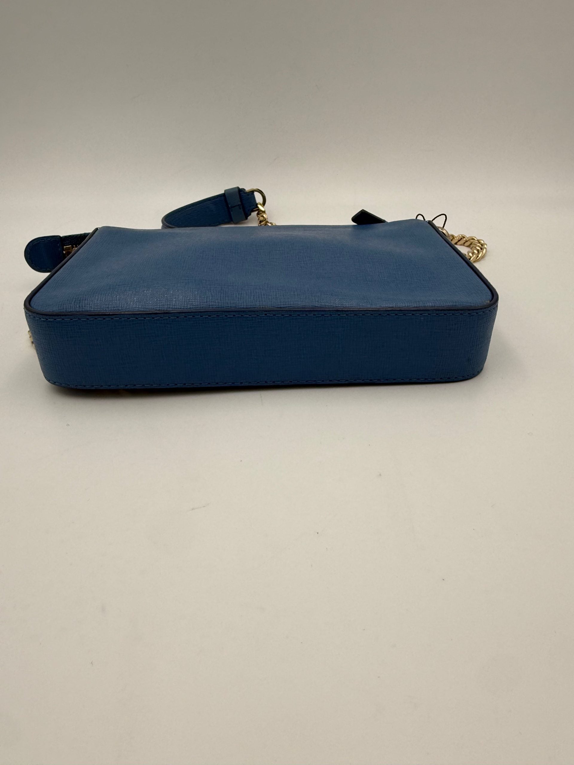 Sac à bandoulière en cuir Versace La Medusa avec logo emblématique, noir et élégant, pour un style sophistiqué.