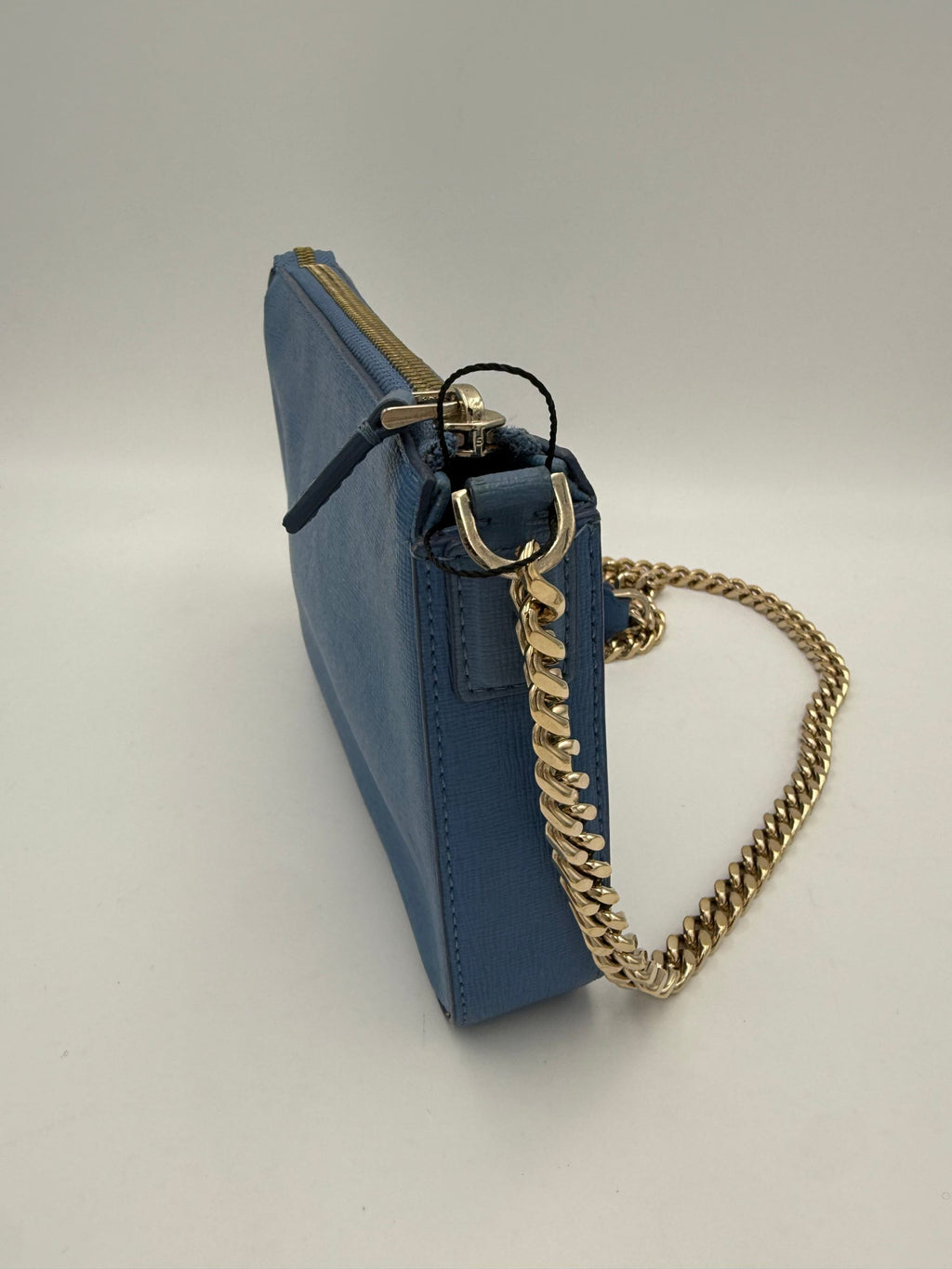 Sac à bandoulière en cuir Versace La Medusa, design élégant avec logo emblématique et détails luxueux.